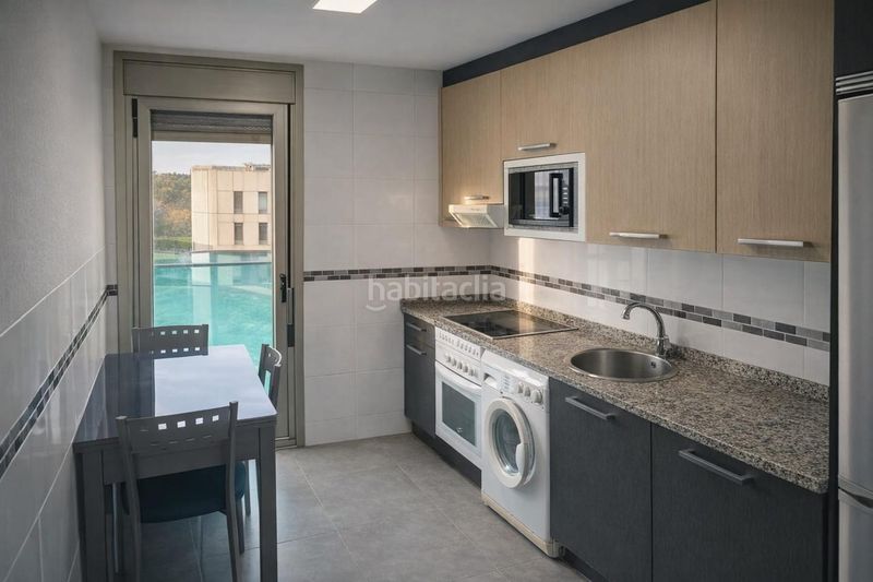 Foto e9f069fb-40b4-4fe5-81c0-9b0a2e2f07a4. Pis amb calefacció aparcament a Jove Gijón