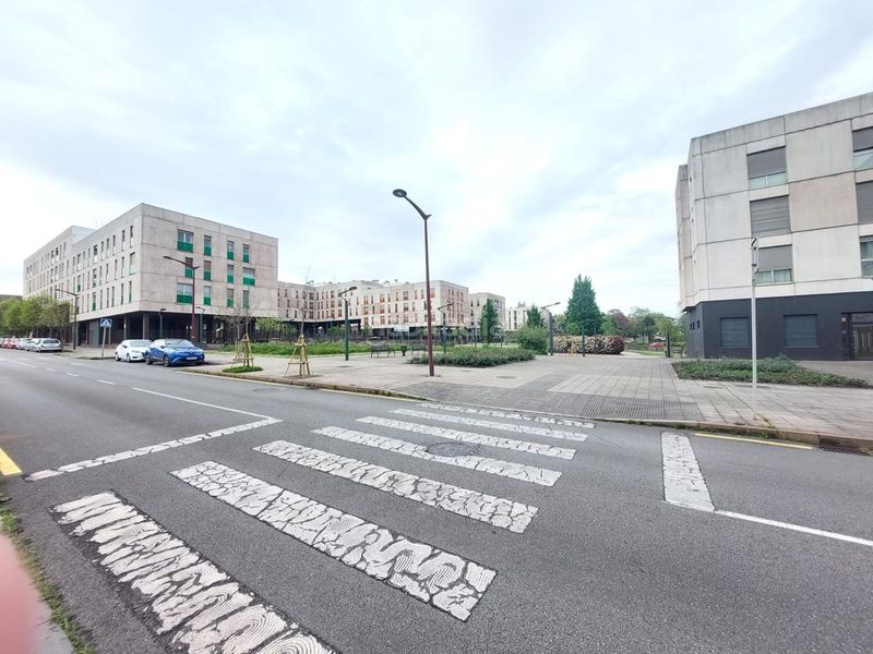 Foto ee505cba-1539-4c73-8968-6a71b3bf2207. Pis amb calefacció aparcament a Jove Gijón