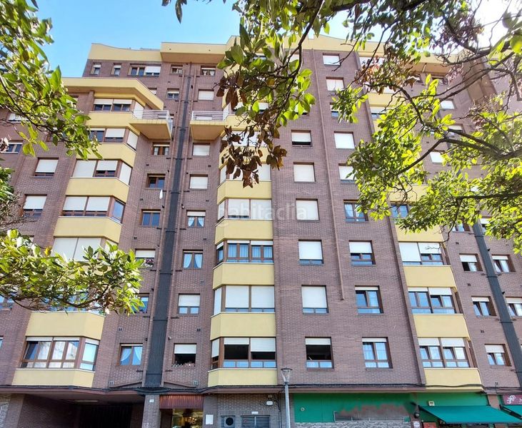 Foto f01cfe5a-5475-4e52-a610-15061ae66a1b. Pis amb calefacció aparcament a Laviada Gijón