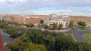 Pis a Valdepasillas - La Paz - Huerta Rosales. Pisazo completamente accesible de tres dormitorios al inicio de