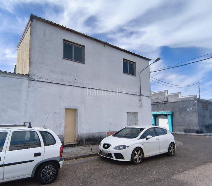 Foto 0dff8364-21fc-4c0e-8a71-50722b077832. Nau industrial a Maria Auxiliadora - Barriada de Llera Badajoz