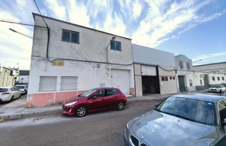 Bâtiment à usage industriel à Maria Auxiliadora - Barriada de Llera. Se vende agrupación de naves en la barriada de llera