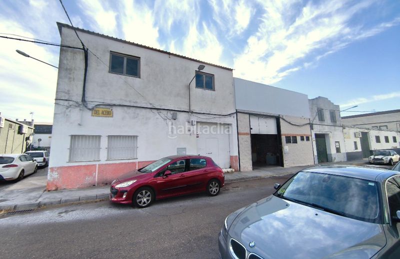 Foto ef4f1262-3b35-466d-86f5-69bb2a6516ca. Nau industrial a Maria Auxiliadora - Barriada de Llera Badajoz