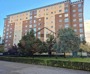 Lloguer Pis a Valdepasillas - La Paz - Huerta Rosales. Alquiler de piso de cuatro dormitorios y dos baños mas plaza de