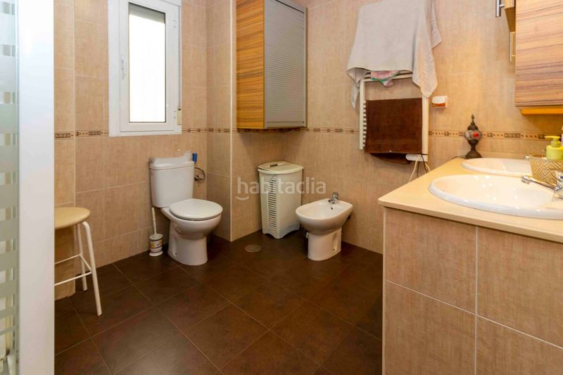 Foto b8169542-b173-49cb-8693-0178be2aad01. Casa amb aparcament a Carretera de Sevilla - Los Montitos Badajoz