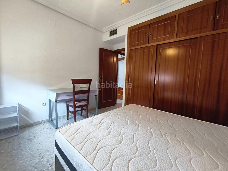 Foto f6847d50-f511-457a-8f20-1fd6c56d8f4a. Apartamento junto a estación de autobuses con garaje en Badajoz