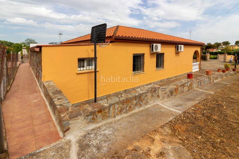 Foto f9ba2ce5-5651-456c-8cac-d2c6d6aa3c95. Casa a avenida avenida campomanes 37 a Dehesilla de Calamón - Campomanes Badajoz