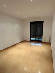 Pis a Casco Antiguo. Piso con garaje en el centro