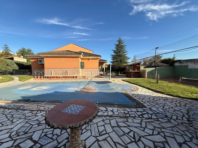 Foto 76af862f-7451-41ab-9316-4b6300b0a0ba. Xalet amb aparcament piscina a Carretera de Sevilla - Los Montitos Badajoz