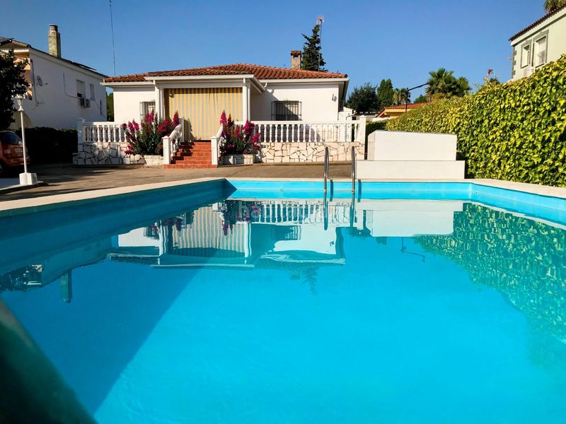 Foto 2e610bd6-b01c-4142-bfc2-56d023ae61af. Xalet amb aparcament piscina a Carretera de Sevilla - Los Montitos Badajoz