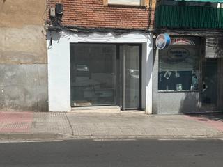 Alquiler Local Comercial en Calle almendralejo 43b. Local centrico