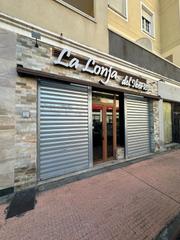 Location Local commercial à Avenida Elvas. Amplio local comercial en jardines del guadiana