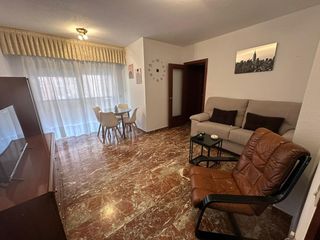Affitto Appartamento in Maria Auxiliadora - Barriada de Llera. Acogedor piso en valdepasillas  ideal para estudiantes, mir o co
