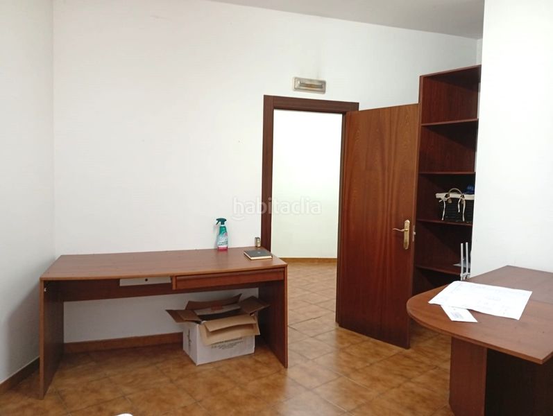 Foto 042085f3-c40d-4ce0-9451-f3a309b79ea9. Local comercial a Llano Gijón