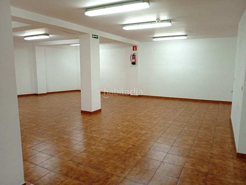 Foto 05adc5cb-0cc7-4e76-8239-a8dccc3d0c1b. Local comercial a Llano Gijón