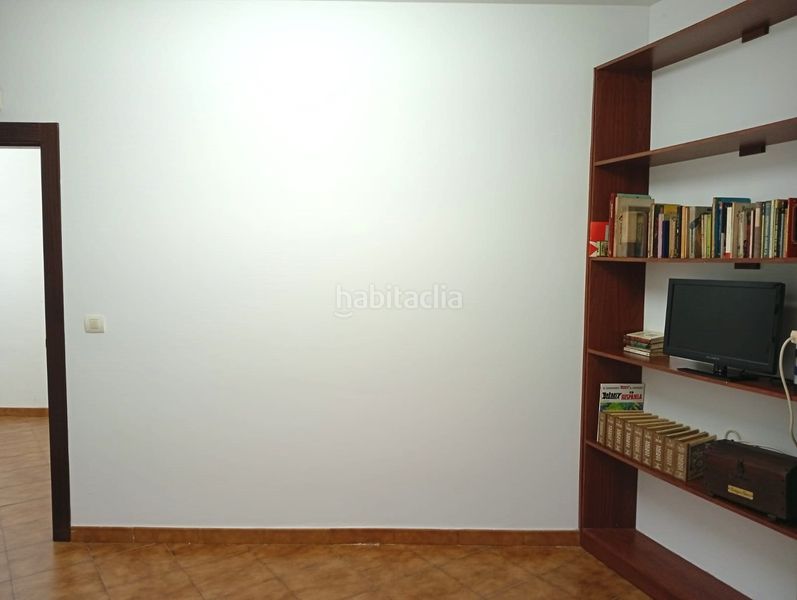 Foto f6480f56-f10a-4950-b33e-36b0328b6f2a. Local comercial a Llano Gijón