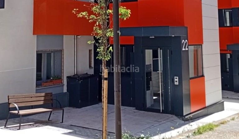 Foto 016a4ba5-f591-4382-8769-9c7e4b102a08. Pis a grupo portuarios 22 a Jove Gijón