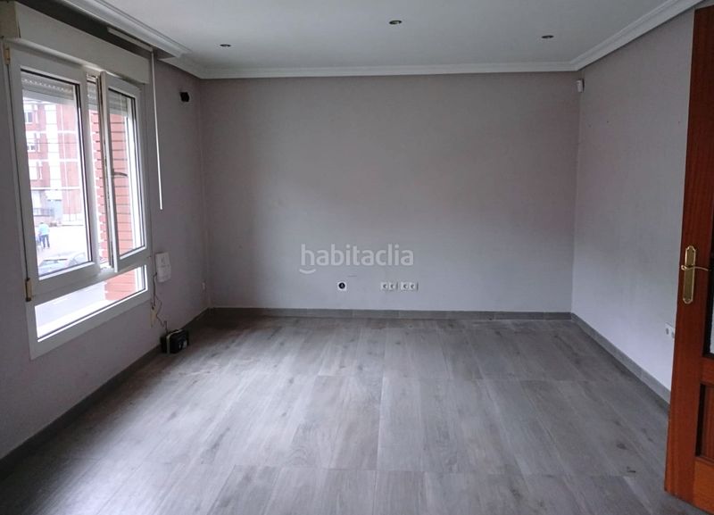 Foto 59bc3551-cf28-4232-8b4c-fe96a30db37a. Pis a calle el robledo 38 a Lena