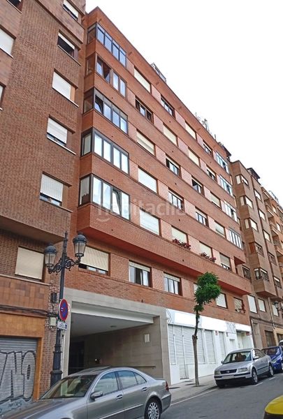 Foto a062a82f-aa4c-4dfd-99de-3c4333098be7. Aparcament cotxe a calle gregorio marañon 23 a Vallobín Oviedo