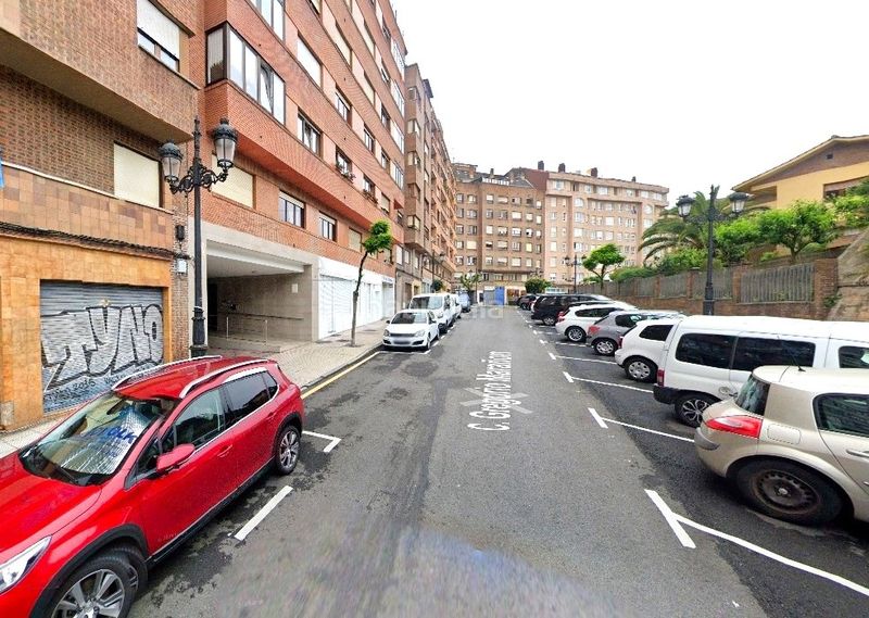 Foto aaf1fb2c-f6a9-4c84-99ed-170c941efa73. Aparcament cotxe a calle gregorio marañon 23 a Vallobín Oviedo