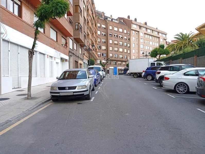 Foto d5edec65-61f4-4dcf-b54a-10b657bdb138. Aparcament cotxe a calle gregorio marañon 23 a Vallobín Oviedo