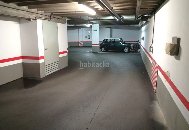 Foto dd1ee914-0c83-4b56-b447-79c620abff15. Aparcament cotxe a calle gregorio marañon 23 a Vallobín Oviedo
