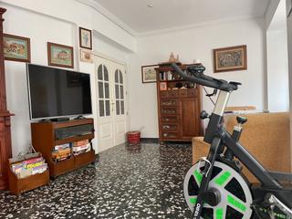 Etagenwohnung in Calle José Ramón Mélida 48