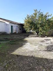 Casa a Villanueva de la Serena. Gran casa para reformar en valdivia con tejado nuevo
