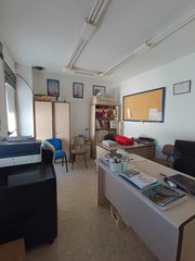 Gebäude in Villanueva de la Serena. Piso + local