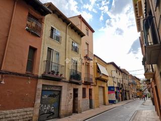 Casa pareada en Santo Domingo y San Martín. Casa en venta en huesca