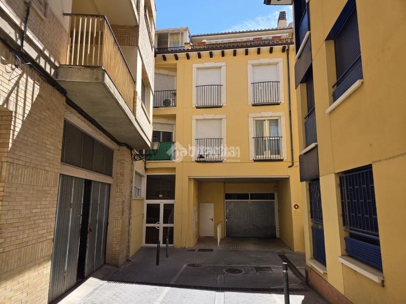 Foto b6a26e38-55cd-4d82-a622-46f7ea2ed6d5. Aparcament cotxe a Santo Domingo y San Martín Huesca