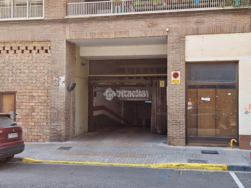 Foto f48cf15b-cd3a-4fef-90b0-1a2025e72c69. Aparcament cotxe a Santo Domingo y San Martín Huesca