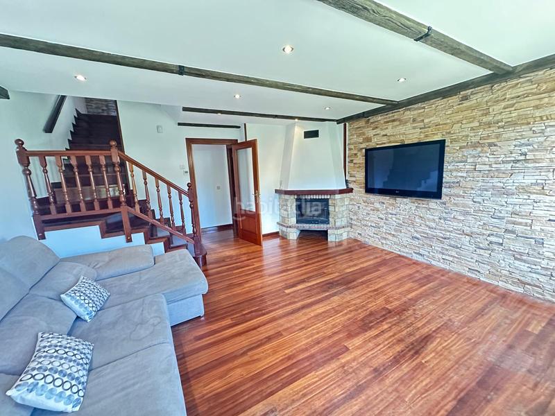 Foto 17b27e60-5c51-485e-92ca-a0c6fd3b6023. Casa pareada chalet pareado en venta en barrio mioño. en Castro - Urdiales