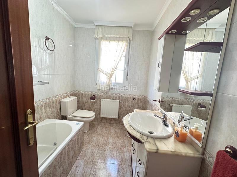 Foto e3e130d1-9939-42f7-acc7-b055ce552521. Casa pareada chalet pareado en venta en barrio mioño. en Castro - Urdiales