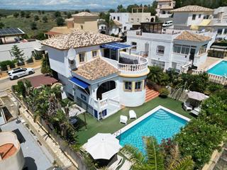 Haus in Turre. Villa se vende en turre