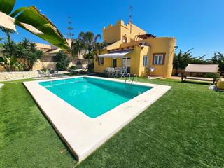 House en Vera Ciudad. Villa se vende en vera playa