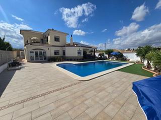 Casa a Arboleas. Villa se vende en arboleas