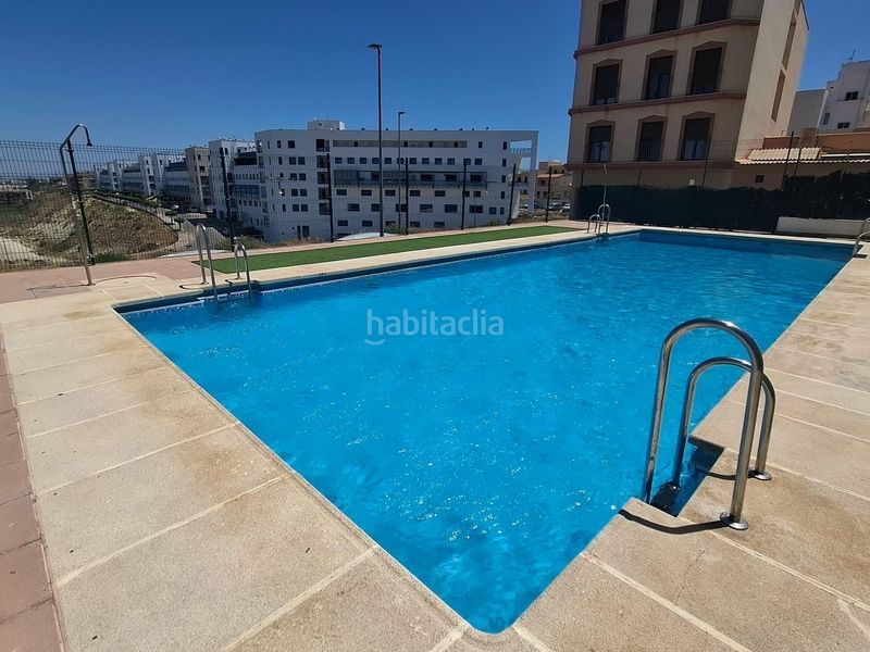 Foto f7eaf8b6-bf43-44d0-85ad-f9e3eabe7347. Casa adossada amb aparcament piscina a puerto de Garrucha Garrucha