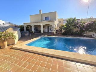 Casa en Vista de los Ángeles. Villa se vende en mojacar