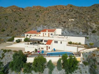 Casa en Vista de los Ángeles. Villa se vende en mojacar