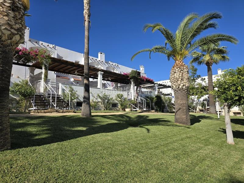 Foto 02c76669-1d7a-4ee1-bf59-2aef8b8bca33. Casa a schiera con parcheggio piscina in Mojácar playa - las ventanicas - la paratá Mojácar