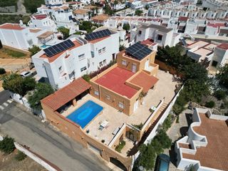 Casa a El Palmeral. Villa se vende en mojacar
