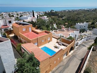 Maison à El Palmeral. Villa se vende en mojacar