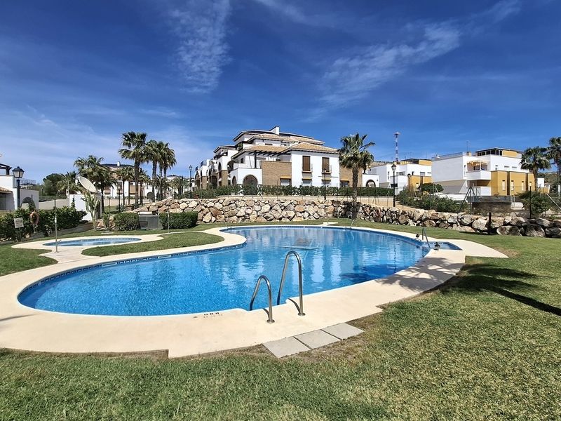 Foto 79bbc62b-bedb-4212-bf81-79ba78c37304. Apartament amb aparcament piscina a Las Salinas Vera