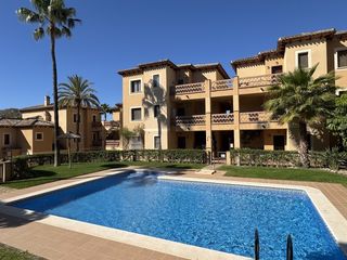 Apartament a Golf Valle Este