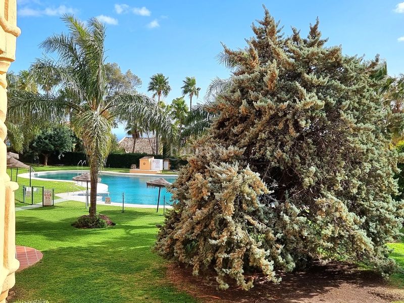 Foto 485687f6-e6b4-4a2b-84ce-2c70894644c8. Apartament amb aparcament piscina a Calahonda Mijas