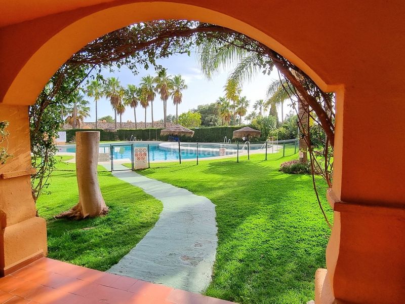 Foto c51185e5-5d2f-4544-a743-72dc97f95a9e. Apartament amb aparcament piscina a Calahonda Mijas