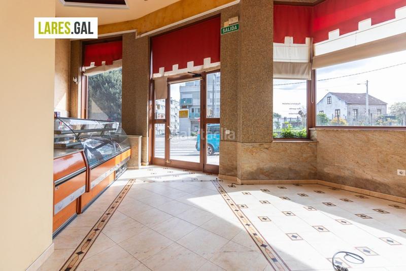 Foto a211787c-ec37-472b-802e-cb961269de67. Local comercial  en venta o alquiler en Cangas