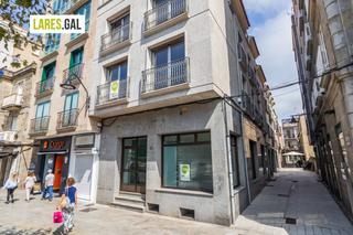 Lloguer Local Comercial  Eugenio sequeiros. Local de 2 plantas en 1 línea comercial, cangas