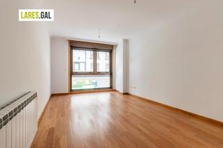 Pis  Méndez núñez. Piso en el centro de cangas a la venta